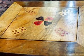 Kártyajáték asztal a Wenckheim kastélyban.