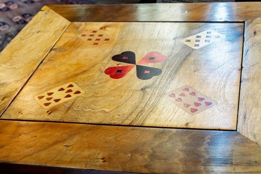 Kártyajáték asztal a Wenckheim kastélyban.