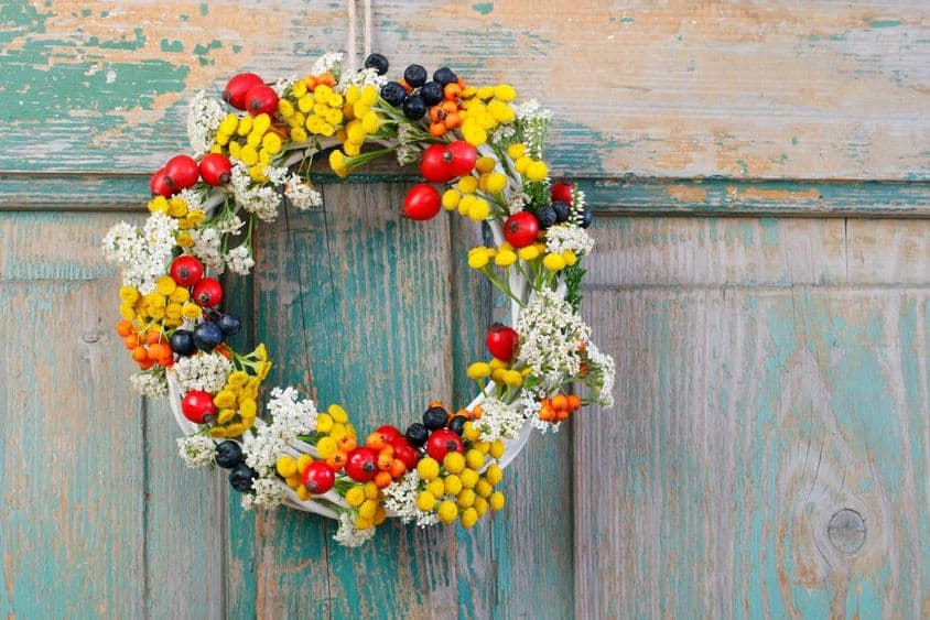 Őszi koszorú csipkebogyóval.