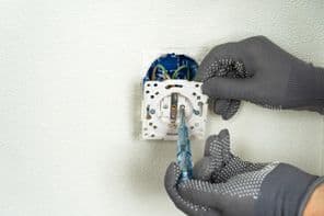 Elektromos aljzat cseréje.