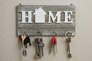 Kulcstartó falra akasztható kulccsal.